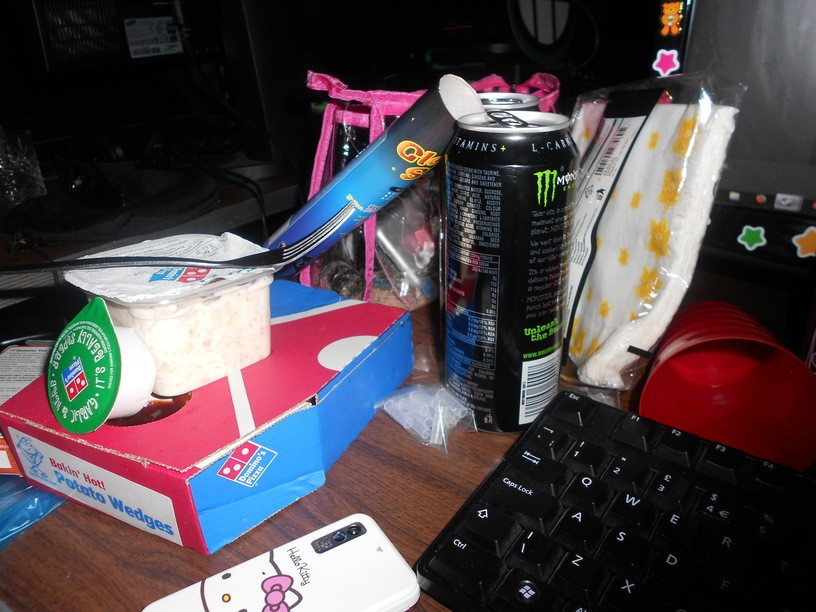 Rachykinz messy desk :D 